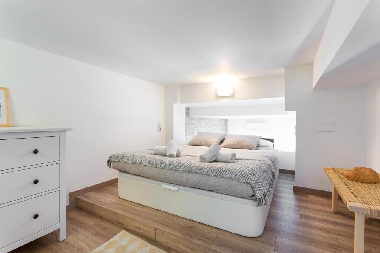 Stay U-Nique Apartments Travessera II Барселона Екстериор снимка